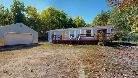 139 N Shore Rd, Newfield, ME 04095