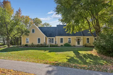134 Oakwood Dr, Yarmouth, ME 04096