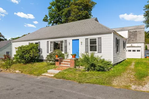 7 Halstead St, Kittery, ME 03904