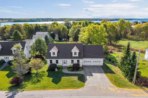 57 Fluker St, Thomaston, ME 04861