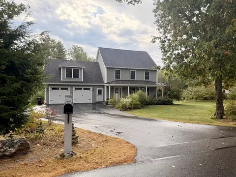 52 Hardy Rd, Falmouth, ME 04105