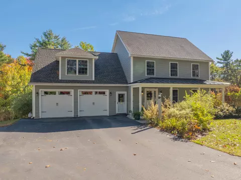 52 Hardy Rd, Falmouth, ME 04105