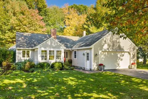 12 Lilac Ln, Scarborough, ME 04074