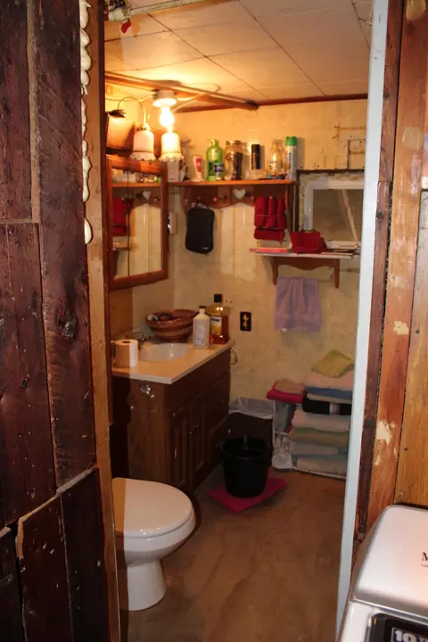 Bath - 759 Brooks Rd, Knox, ME 04986 photo 2 of 2