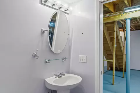 Bath - 29 Ivanhoe Dr, Topsham, ME 04086 photo 3 of 4