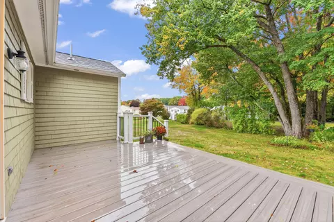 Exterior - 29 Ivanhoe Dr, Topsham, ME 04086 photo 5 of 6