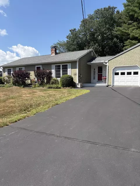 Exterior - 29 Ivanhoe Dr, Topsham, ME 04086 photo 1 of 6