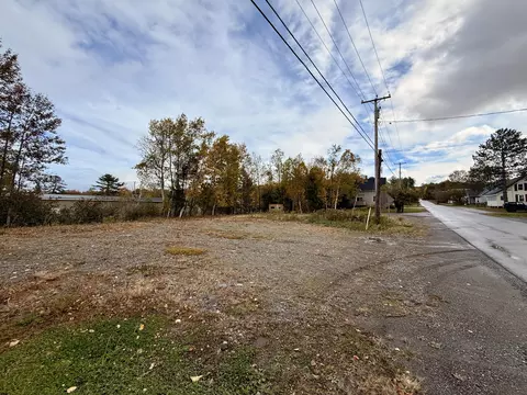 8 Washington St, Greenville, ME 04441