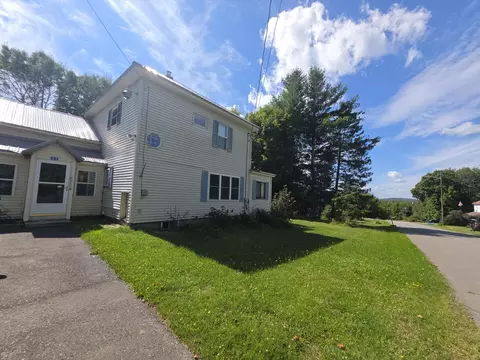 37 Pleasant St, Oakfield, ME 04763