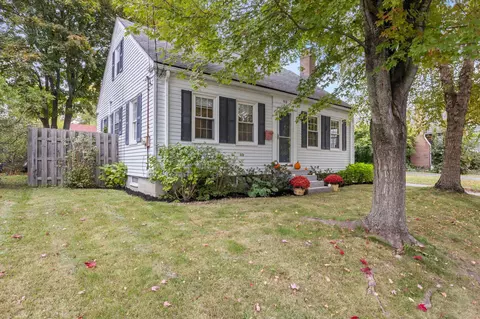 90 Vannah Ave, Portland, ME 04103