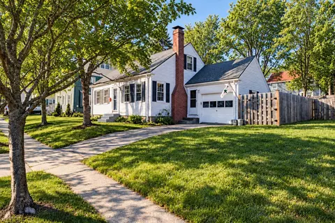 90 Vannah Ave, Portland, ME 04103