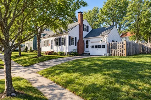 90 Vannah Ave, Portland, ME 04103