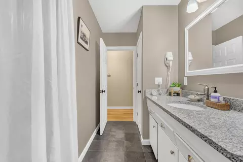 Bath - 49 Juniper St, Bangor, ME 04401 photo 2 of 4