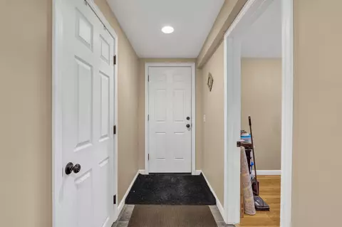 Entry Way - 49 Juniper St, Bangor, ME 04401 photo 8 of 9