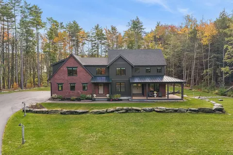15 Deerfield Way, Falmouth, ME 04105