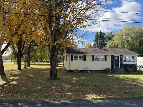 33 Ward St, Presque Isle, ME 04769