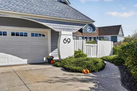69 Summer Pl, Portland, ME 04103