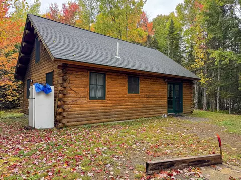 264 Taylor St, Lincoln, ME 04457