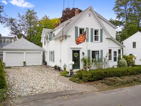 11 Grove St, Rockland, ME 04841