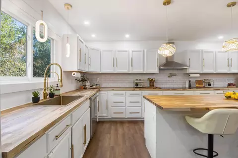 Kitchen - 10 Old Orchard Rd, Gorham, ME 04038 photo 3 of 8
