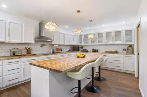 Kitchen - 10 Old Orchard Rd, Gorham, ME 04038 photo 5 of 8