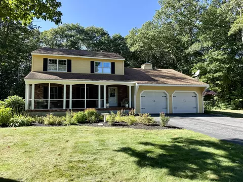 7 Mere Ln, Kennebunk, ME 04043