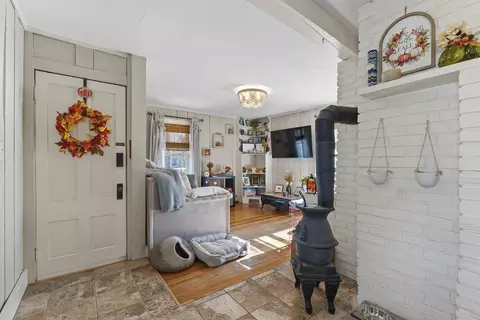 Entry Way - 72 Webber Ave, Lewiston, ME 04240 photo 2 of 9