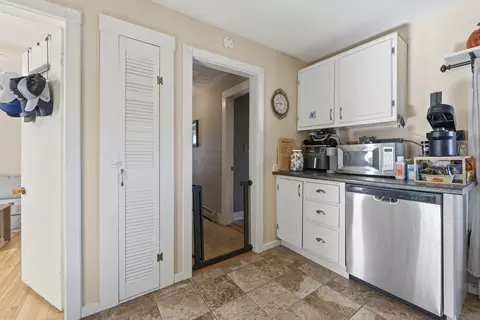 Entry Way - 72 Webber Ave, Lewiston, ME 04240 photo 6 of 9