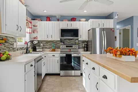 Kitchen - 85 Us-202, Greene, ME 04236 photo 2 of 5