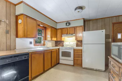 Kitchen - 579 River Rd, Windham, ME 04062 photo 1 of 1