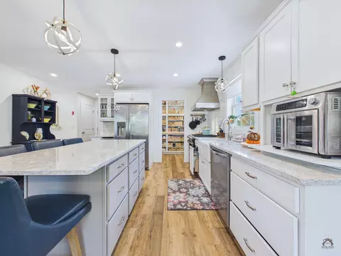 Kitchen - 67 Elmaple Dr, Westbrook, ME 04092 photo 8 of 10