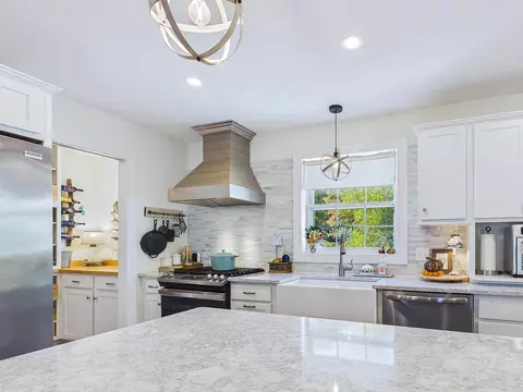 Kitchen - 67 Elmaple Dr, Westbrook, ME 04092 photo 4 of 10