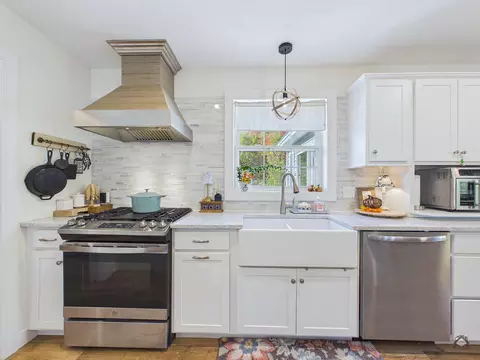Kitchen - 67 Elmaple Dr, Westbrook, ME 04092 photo 5 of 10