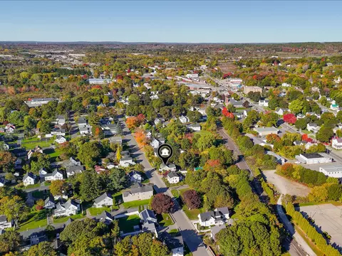 57 Pleasant St, Rockland, ME 04841