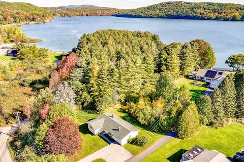 133 Lake View Dr, Rockland, ME 04841