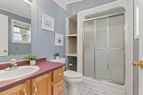 Bath - 148 Middle Rd, Dresden, ME 04342 photo 3 of 3