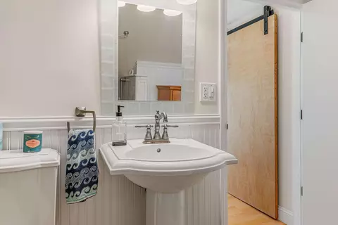 Bath - 327 Shore Rd #3, Ogunquit, ME 03907 photo 3 of 3