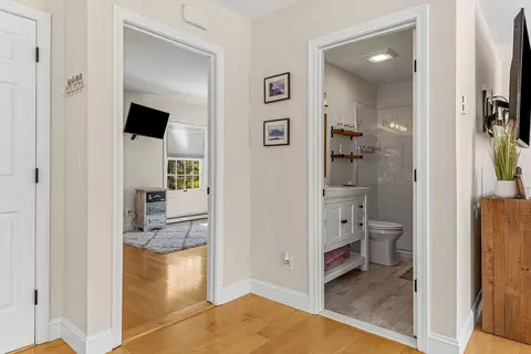Entry Way - 327 Shore Rd #3, Ogunquit, ME 03907 photo 1 of 3