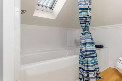 Bath - 327 Shore Rd #3, Ogunquit, ME 03907 photo 2 of 3
