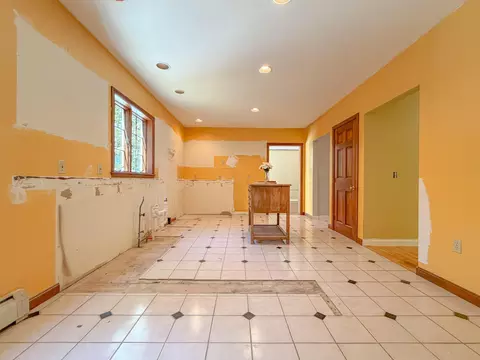 Kitchen - 25 Fieldcrest Dr, Gorham, ME 04038 photo 2 of 4
