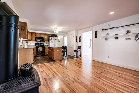 Kitchen - 111 Barstow Rd, Gorham, ME 04038 photo 5 of 6
