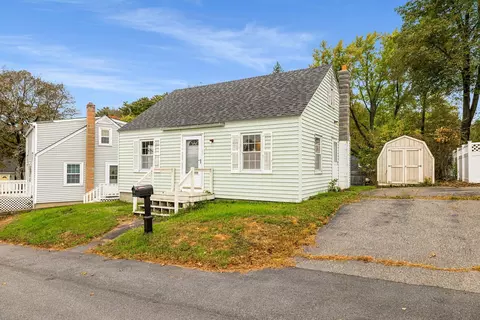 3 Halstead St, Kittery, ME 03904