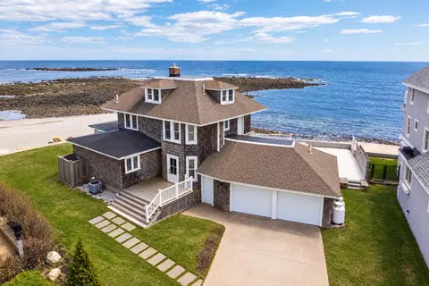26 Gold Ribbon Dr, Wells, ME 04090