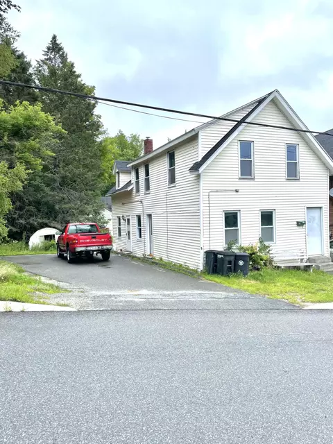 42 Island Ave, Orono, ME 04473