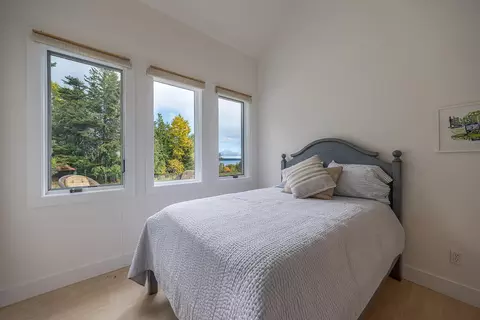 Bedroom - 436 Flye Point Rd, Brooklin, ME 04616 photo 3 of 6