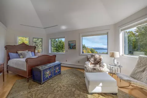 Bedroom - 436 Flye Point Rd, Brooklin, ME 04616 photo 2 of 6