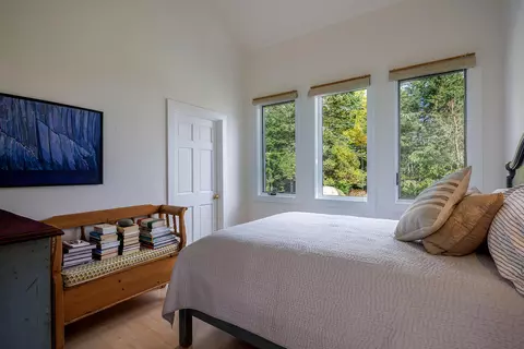 Bedroom - 436 Flye Point Rd, Brooklin, ME 04616 photo 4 of 6