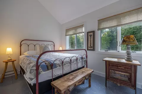 Bedroom - 436 Flye Point Rd, Brooklin, ME 04616 photo 5 of 6