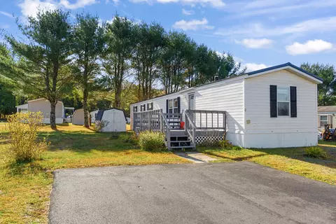 2 Purington Ave, Mechanic Falls, ME 04256