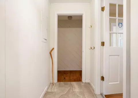 Entry Way - 10 Durham Rd, Freeport, ME 04032 photo 1 of 3
